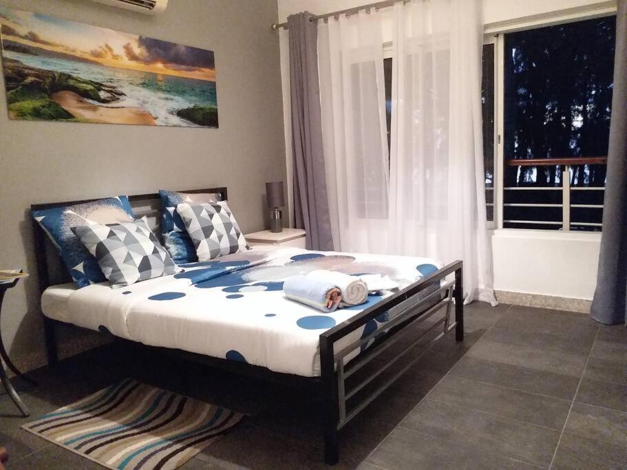 Beachfront Apartment Flic en Flac Ngoại thất bức ảnh