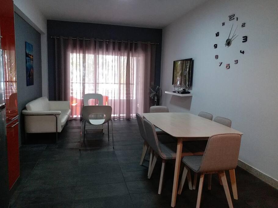 Beachfront Apartment Flic en Flac Ngoại thất bức ảnh