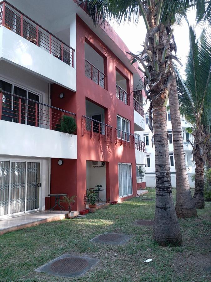 Beachfront Apartment Flic en Flac Ngoại thất bức ảnh
